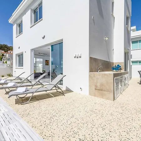 Bay 14 Villa *